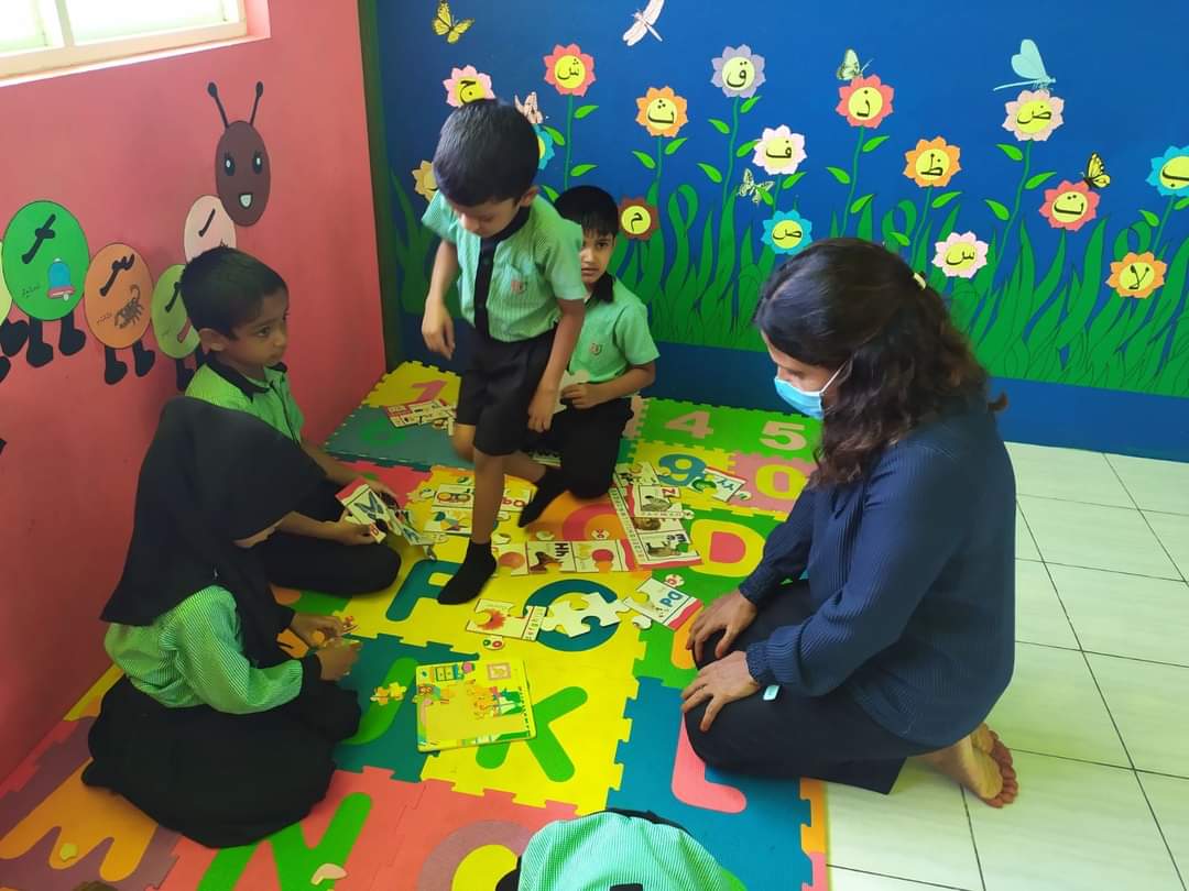 މެޑަމް ފަޒްނާ ފޯކައިދޫ ސުކޫލަށް ވަޑައިގަތުން