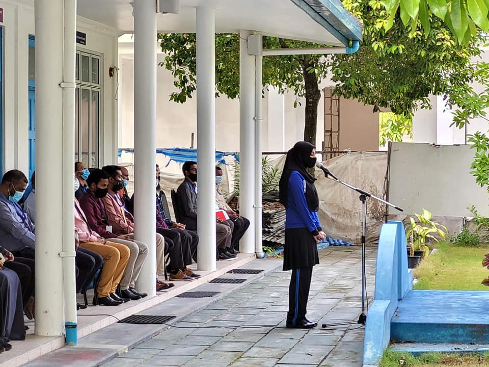ސްކޫލެއްގެ ދަރިވަރަކު ވާހަކަ ދެއްކުން