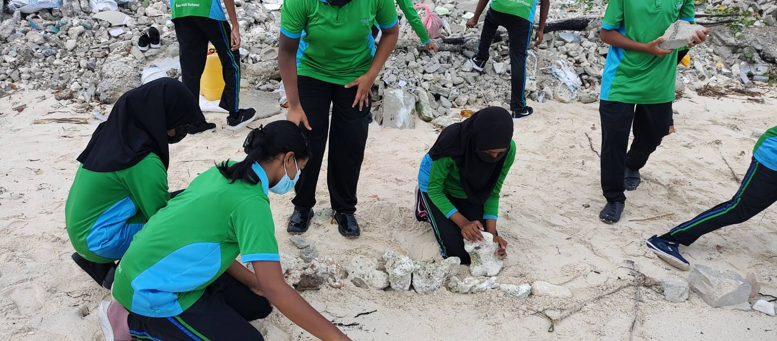 ބ.އަތޮޅު ސްކޫލުގެ ދަރިވަރުން