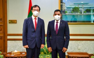 ނައިބު ރައީސް، ދެކުނު ކޮރެއާއިން ރާއްޖެއަށް ކަނޑައަޅުއްވާފައި ހުންނަވާ ސަފީރާއި ބައްދަލުކުރެއްވުމުގެ ތެރެއިން. ފޮޓޯ ރައީސް އޮފީސް