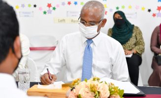 ރައީސް މޭނާ ސްކޫލުގެ މެނޭޖްމެންޓާއި ބައްދަލުކުރެއްވުން؛- ފޮޓޯ: ރައީސް އޮފީސް