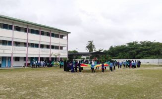އަފީފުއްދީން ސްކޫލްގައި ދަރިވަރުންނާއި ޓީޗަރުން. ފޮޓޯ: އަފީފުއްދީން ސްކޫލް
