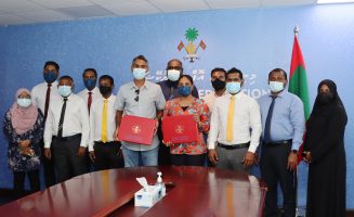 އެއްބަސްވުމުގައި ސޮއިކުރުމުގެ ތެރެއިން: ފޮޓޯ/ އެޑިއުކޭޝަން މިނިސްޓްރީ