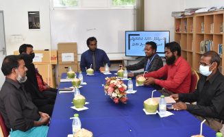 ކެނދިކުޅުދޫ ސްކޫލާއި ރަށު ކައުންސިލާއެކު ކުރިއަށްގެންދިޔަ ސިލްސިލާ ބައްދަލުވުމުގެ ފުރަތަމަ ފިޔަވަހީގެ ބައްދަލުވުން؛- ފޮޓޯ: ކެނދިކުޅުދޫ ސްކޫލް
