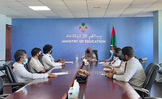 މިނިސްޓްރީ އޮފް އެޑިޔުކޭޝަންގެ ސްޓޭޓް މިނިސްޓަރ ފާޠިމަތު ނަޞީރު އަދި މިނިސްޓްރީގެ ޓީމް މިއަދު ރ. އުނގޫފާރު ކައުންސިލާ ބައްދަލުކުރެއްވުން؛- ފޮޓޯ// މިނިސްޓްރީ އޮފް އެޑިޔުކޭޝަން