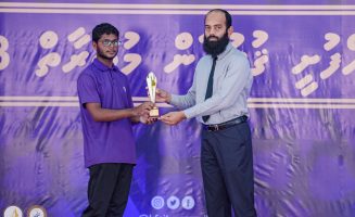 އެއްވަނަ ހޯދި ޔާނިމްއަށް އިސްލާމިކް މިނިސްޓްރީގެ ސްޓޭޓް މިނިސްޓަރު އަލްއުސްތާޒް މުހައްމަދު އަނިލް އިނާމް ދެއްވަނީ- ފޮޓޯ: ކުޅުދުއްފުށީ ސިޓީ ކައުންސިލް