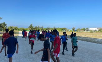 އިންޓަރސްކޫލް އެތުލެޓިކްސް ޗެމްޕިއަންޝިޕްގައި ބައިވެރިވާ ގދ. އަތޮޅުތަޢުލީމީ މަރުކަޒުގެ ދަރިވަރުން ފަރިތަކުރަނީ- ފޮޓޯ: ގދ. އަތޮޅުތަޢުލީމީ މަރުކަޒު