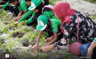 ކަލާފާނު ސްކޫލްގެ ދަރިވަރުން ގަސްއިންދުމުގައި- ފޮޓޯ: އެޗްޑީސީ