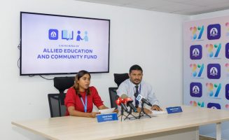 "އެލައިޑު އެޑިޔުކޭޝަން ފަންޑު" ތައާރަފުކުރުމަށް މިއަދު ބޭއްވި ނޫސްވެރިންގެ ބަދަލުވުމުގެ ތެރެއިން- ފޮޓޯ އެލައިޑް އިންސުއަރެންސް