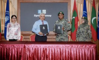 އެމްއެންޔޫއިން ޑޮކްޓަރުކަން ކިޔަވާ ދަރިވަރުންނަށް ސެނަހިޔާއިން އަމަލީ ތަޖުރިބާ ހޯދައިދިނުމަށް އެއްބަސްވުމުގައި ސޮއިކުރުން- ފޮޓޯ: އެމްއެންޔޫ