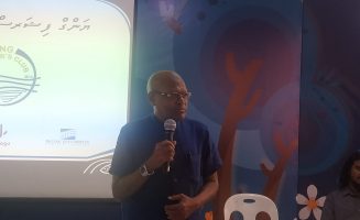 "ޔަންގް ފިޝަރސް ކުލަބު" ތައާރަފް ކުރުމަށް ބެލެނިވެރިންނާއި ދަރިވަރުންނަށް މައުލޫމާތު ދިނުމަށް ބޭއްވި ބައްދަލުވުމުގެ ތެރެއިން: މިބައްދަލުވުމުގައި މައުލޫމާތު ދެއްވީ މޯލްޑިވްސް ފިޝަމަންސް އެސޯސިއޭޝަންގެ ޗެއަރމަން އަލްފާޞިލް އަހުމަދު މަނިކު ( މައިޒާން) އަދި އެ އެސޯސިއޭޝަންގެ ސެކެޓްރީ ޖެނެރަލްގެ ޢަބްދުﷲ ޝާކިރު- ފޮޓޯ: އިހަވަންދޫ ސްކޫލް