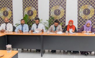 "ޕީޓީއޭ ގްރާންޓް"ގެ ގޮތުގައި ކުޅުދުއްފުށީ ކައުންސިލުން ފައިސާ ދިނުމުގެ އެއްބަސްވުމުގައި ސޮއިކުރަން މިއަދު ބޭއްވި ރަސްމިއްޔާތު: މި އެހީގެ ސަބަބުން ސްކޫލްތަކުގެ އިތުރު ހަރަކާތްތައް ހިންގަން ފަސޭހަވާނެ ކަމަށް ސްކޫލްތަކުން ބުނޭ- ފޮޓޯ: ކުޅުދުއްފުށީ ސިޓީ ކައުންސިލް