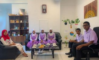 "ޓީ ވިތް ޕްރިންސިޕަލް" ޕްރޮގްރާމުގެ ދަށުން ދަރިވަރުންނާ ޕްރިންސިޕަލް ރިންޒީ ވަހީދު ބައްދަލުކުރައްވަނީ: މި ބައްދަލުވުންތަކުން ސްކޫލާ މެދު ދަރިވަރުން ދެކޭގޮތް އެނގިގެންދާނެ- ފޮޓޯ: ހިރިޔާ ސްކޫލް