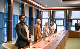 ތުރުކީގައި މިހާރު ކިޔަވަމުންދާ ދަރިވަރުންތަކެއް، ރައީސް ޑރ. މުޙައްމަދު މުއިއްޒުއާއެކު ބޭއްވި ބާއްދަލުވުމުގެ ތެރެއިން: ތުރުކީން ދޭ ސްކޮލަރޝިޕްތައް ވަނީ އިތުރުކޮށްފައި- ފޮޓޯ: ރައީސް އޮފީސް