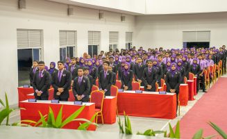 ހިތަދޫ ސްކޫލުގެ ސްޓޫޑެންޓް ލީޑަރުން ހުވާކުރުމުގެ ދަރުބާރު: ސްޓޫޑެންޓް ކޮންފަރެންސް ދަރިވަރުންގެ ދެކޭގޮތް އެނގިގެން ދާނެ- ފޮޓޯ: ހިތަދޫ ސްކޫލް