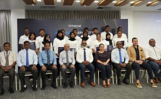 ޔުނިވަރސަލް ފައުންޑޭޝަންގެ އެހީގައި ހޮސްޕިޓަލިޓީ ދާއިރާއިން ތަމްރީނު ކުރި ޒުވާނުން: ސިއްޚީދާއިރާއާއި ޓޫރިޒަމް ދާއިރާއިން މީހުން ބިނާކުރަން ޔުނިވަރސަލްއިން އަންނަނީ މަސައްކަތް ކުރަމުން- ފޮޓޯ: ވިލާކޮލެޖް