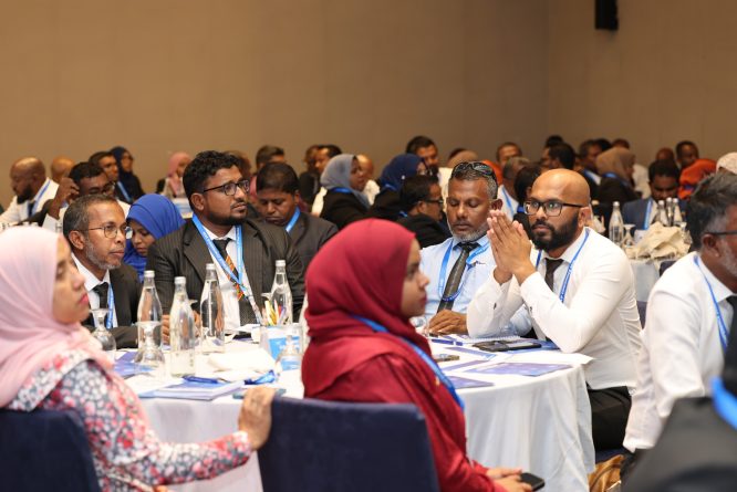 ސްކޫލް ޕްރިންސިޕަލުންގެ ކޮންފަރެންސްގެ ތެރެއިން: މިފަދަ ކޮންފަރެންސްތަކުގެ ސަބަބުން ތައުލީމީ ނިޒާމަށާއި ވަކިވަކި ސްކޫލްތަކުގެ ހިންގުމުގެ ނިޒާމަށް ބަދަލުގެންނަން ފަސޭހަވޭ- ފޮޓޯ: އެޑިޔުކޭޝަން މިނިސްޓްރީ
