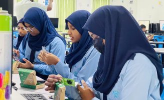 ބ. އޭއީސީގެ ދަރިވަރުން ސްޓެމް ފިލާވާލެއްގައި: ރާއްޖޭގެ 28 ސްކޫލެއްގައި ސްޓެމް އެޑިޔުކޭޝަން ތަޢާރަފު ކުރަން ވަނީ ނިންމާފައި- ފޮޓޯ: ބ އޭއީސި