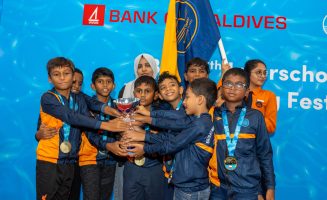 ސްވިމިންގ ފެސްޓްވަލުގައި ބައިވެރިވި ބްރައިޓްވޭ ސްކޫލުގެ ދަރިވަރުން- މި ފެސްޓިވަލުގެ ދެ ކެޓަގަރީއަކުން އެ ސްކޫލުން އެއްވަނަ ހޯދި- ފޮޓޯ: އިސްމާއިލް ތޯރިގް