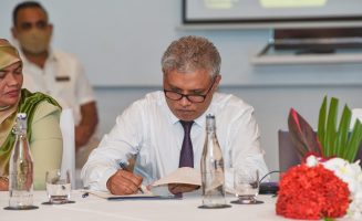 އެމެ.އެން.ޔޫގެ ވައިސް ޗާންސެލަރ ޑރ. މުހައްމަދު ޝަރީފް. ފޮޓޯ: ޓުވިޓަރ
