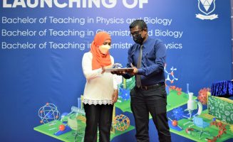 ވިލާ ކޮލެޖުން ޓީޗިންގެ ޕްރޮގްރާމް ތަޢާރަފްކުރުން :– ފޮޓޯ : ވިލާ ކޮލެޖް