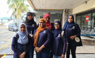 އެމްއެންޔޫގެ 15 ޓީމެއް މިމަހުގެ 21ގެ ނިޔަލަަށް އަތޮޅުތަކުގެ ސްކޫލުތަކުގައި ހަރަކާތްތެރިވާން ހަމަޖެހިފައިވޭ. ފޮޓޯ: އެމްއެންޔޫ