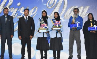 ޢާއިޝާއާއި ޒައިނަބު( މެދުގައި) ކިޔެވުމުގައި ދަނީ ނަތީޖާ ދައްކަމުން- ފޮޓޯ: ކެނދިކުޅުދޫ ސްކޫލް