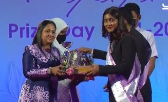 ފާއިތުވި އަހަރު ހުރިހާ ގޮތަކުން އެންމެ މޮޅު ދަރިވަރު އަނާއަށް، ޖަލްސާގެ ޝަރަފުވެރި މެހުމާނު އިނާމް ހަވާލުކޮށް ދެއްވަނީ: އަނާ ވަނީ ޤައުމީ ގަދަ ދިހައެއްގެ ތިންވަނަ، ޓްރެވަލް އެންޑް ޓޫރިޒަމުން މުޅި ދުނިޔެއިން ތިން ވަނަ ހޯދާފައި