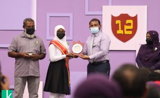 ޖަލާލުއްދީން ސްކޫލްގެ ސާނަވީން އެއްވނަައަށް ދިޔަ ދަރިވަރަށް ޝަރަފުވެރިމެހުމާން އިނާމް : ހަވާލުކޮށް ދެއްަވަނީ- ފޮޓޯ: ކޭއޯ: