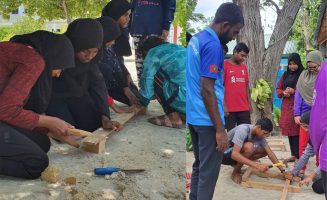 ހެކަތަ ޕްރޮގްރާމުގައި ދަރިވަރުން ވަޑާން ކުރަނީ: މި ޕްރޮގްރާމުގެ ސަބަބުން ދިރިއުޅުމުގެ ހުނަރު ދަރިވަރުންނަށް ދަސްވެގެންދާނެ- ފޮޓޯ: ކެޔޮދޫ ސްކޫލް