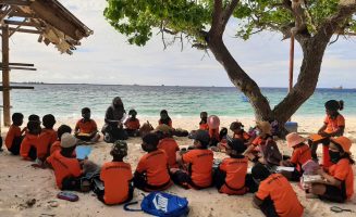 އިމާދުއްދީން ސުކޫލް ގުރޭޑް އެކެއްގެ ދަރިވަރުންގެ ވިލިގިއްޔަށް ކުރި ދަތުރުގެ ތެރެއިން. ފޮޓޯ: އިމާދުއްދީން ސުކޫލް
