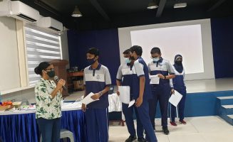ދަރުމަވަންތަ ސްކޫލުގައި ހިންގި ލީޑަރޝިޕް ޕްރޮގްރާމްގެ ތެރެއިން. ފޮޓޯ/ ދަރުމަވަންތަ ސްކޫލު