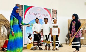 ޤައުމިއްޔަތު މާއްދާ ކިޔަވައިދޭން ފެށުމުގެ ގޮތުން ސަލާޙުއްދީން ސްކޫލުގައި ކުރިއަށް ގެންދިޔަ އެސެމްބްލީގެ ތެރެއިން: ކުރިއަށް އޮތް އަހަރު ހުރިހާ ގުރޭޑް ތަކަށް ވެސް ޤައުމިއްޔަތު މާއްދާ ކިޔަވައިދޭނެ- ފޮޓޯ: ޞަލާހުއްދީން ސްކޫލް