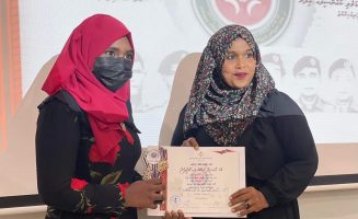 ނަޞްރުގެ ދުވަހާއި ގުޅިގެން ބޭއްވި ވާހަކަދެއްކުމުގެ މުބާރާތުން ގަދަ ފަހެއްގައި ހޮވުނު ދަރިވަރެއް؛ ފޮޓޯ/މަޑަވެލި ކައުންސިލް