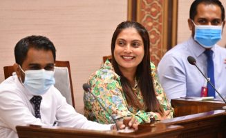 އެޑިޔުކޭޝަން މިނިސްޓަރ ޑރ.އައިޝަތު ޢަލީ // ފޮޓޯ؛ މަޖިލިސް