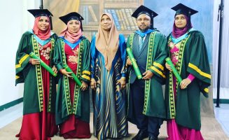 ގުރެޖުއޭޓްވި ހަތަރު ބެއިން މަންމައާއެކު