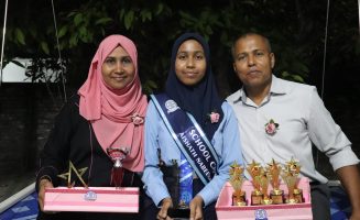 ނަބީހާ، މަންމައާއި ބައްޕައާއެކު: ކާމިޔާބީގައި އެ ދެމީހުންގެ ހިއްސާ ބޮޑު-