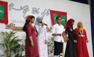 މާދަރީ ބަހުގެ ދުވަސް ފާހަގަކުރަން ރެހެންދި ސްކޫލުން ކުރިއަށް ގެންދިޔަ ހަރަކާތުގެ ތެރެއިން: ހުރިހާ ސްކޫލްތަކުން ވެސް ތަފާތު ހަރަކާތްތަކެއް އަންނަނީ ބާއްވަމުން- ފޮޓޯ: ރެހެންދި ސްކޫލް
