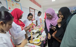 އިސްކަންދަރު ސްކޫލުގެ ބިޒްނަސް އެކްސްޕޯގެ ތެރެއިން: ވިޔަފާރިއެއް ފެށުމާއި ފައިސާ ގެންގުޅުމުގެ ހުނަރުތައް މި އެކްސްޕޯއިން ދަރިވަރުންނަށް ލިބިގެންދާނެ- ފޮޓޯ: ދަރިވަރު